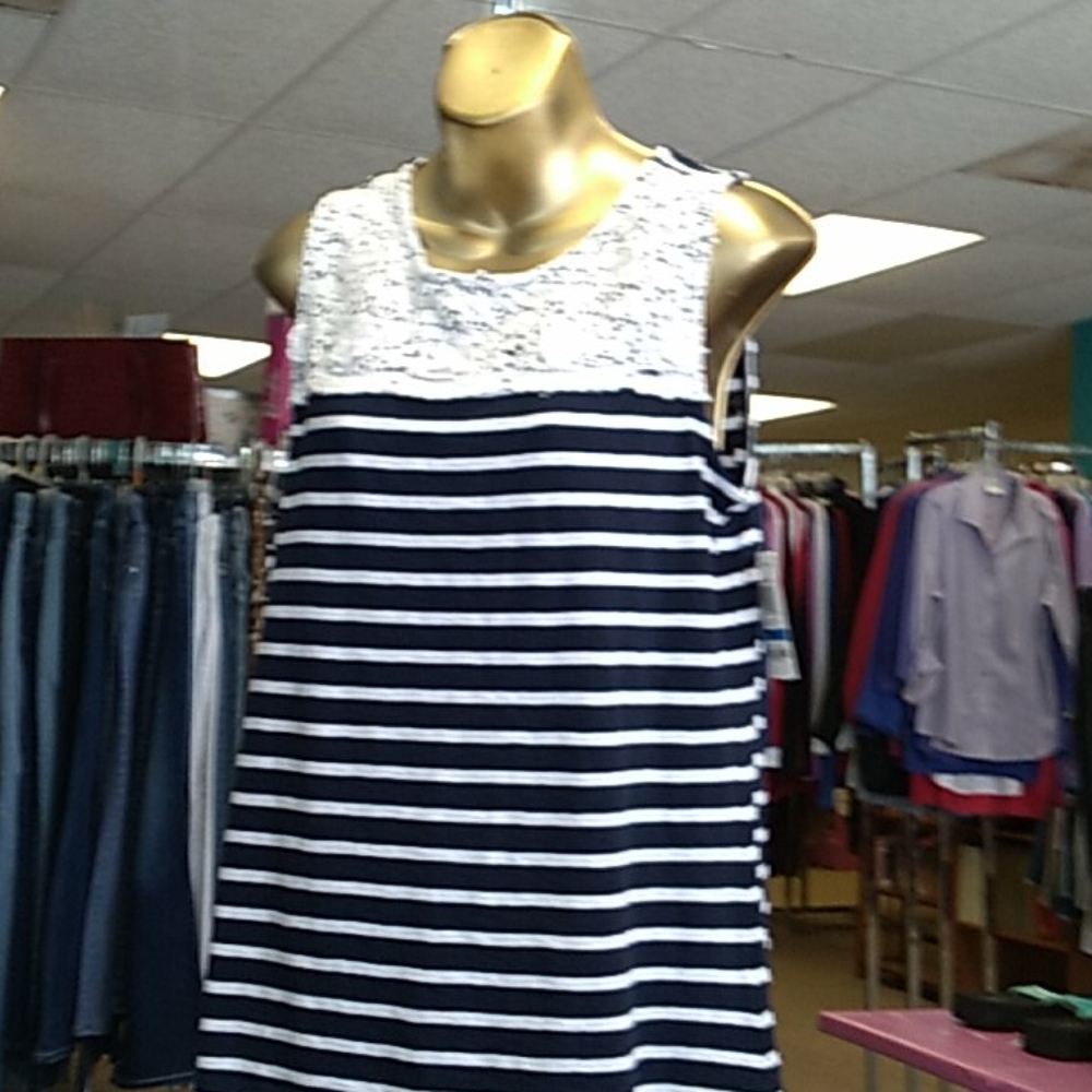 charther club XL blue and white sleveless